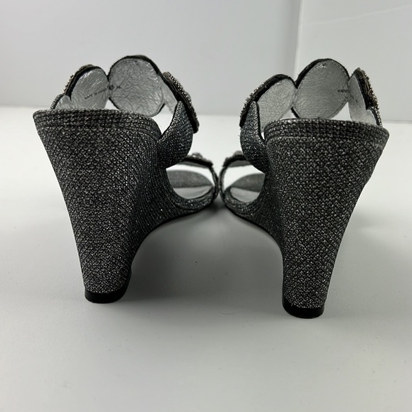 Adrianna Papell  Women's Argo Wedge Sandal - Picture 6 of 11